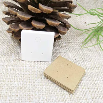 Kartono kraft/balta kvadrato formos 5*5cm stud auskarai ekranas pakavimo kortelės produktai rodyti kortelę 100vnt +100 plastiko maišą rungtynės