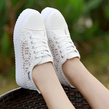 Moterų batai 2020 metų vasaros mados atsitiktinis balti bateliai išpjovos nėrinių drobės tuščiaviduriai kvėpuojantis platforma butas batai moteris sportbačiai