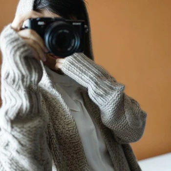 Rudenį, žiemą mezgimo karšto korėjos stiliaus megztinis kailis Gobtuvu moterų midi Ilgio laisvas megztinis twist storas megztinis paltai streetwear