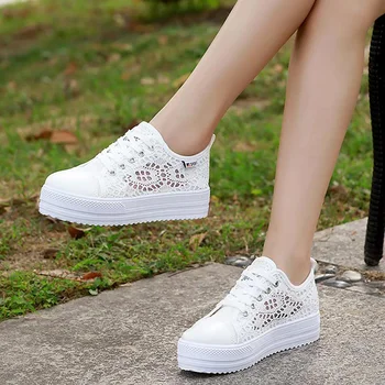 Moterų batai 2020 metų vasaros mados atsitiktinis balti bateliai išpjovos nėrinių drobės tuščiaviduriai kvėpuojantis platforma butas batai moteris sportbačiai